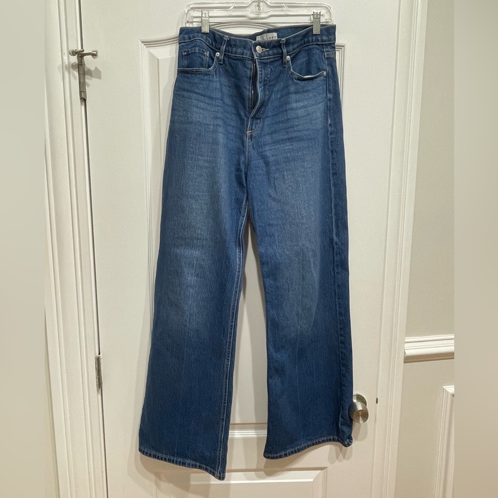 Ann Taylor Loft wide leg jeans size 8.  Barely worn.  Zipper works.